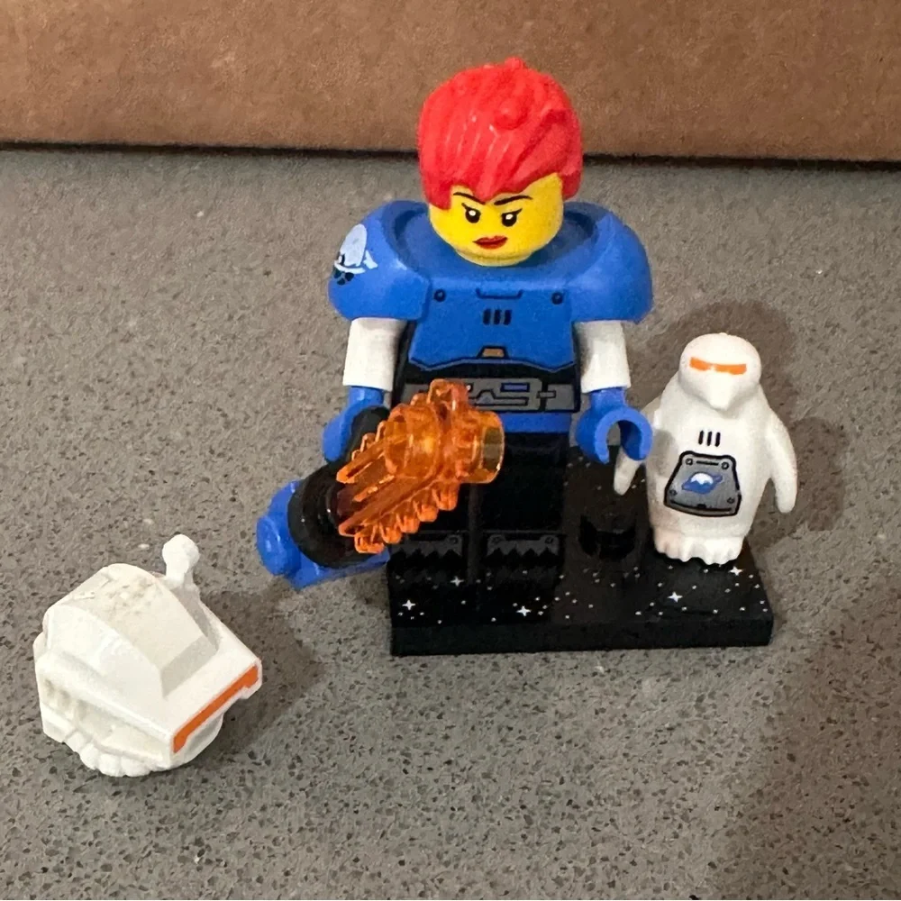 LEGO Series 26 Ice Planet Explorer Minifigure 71046 w Penguin & Box